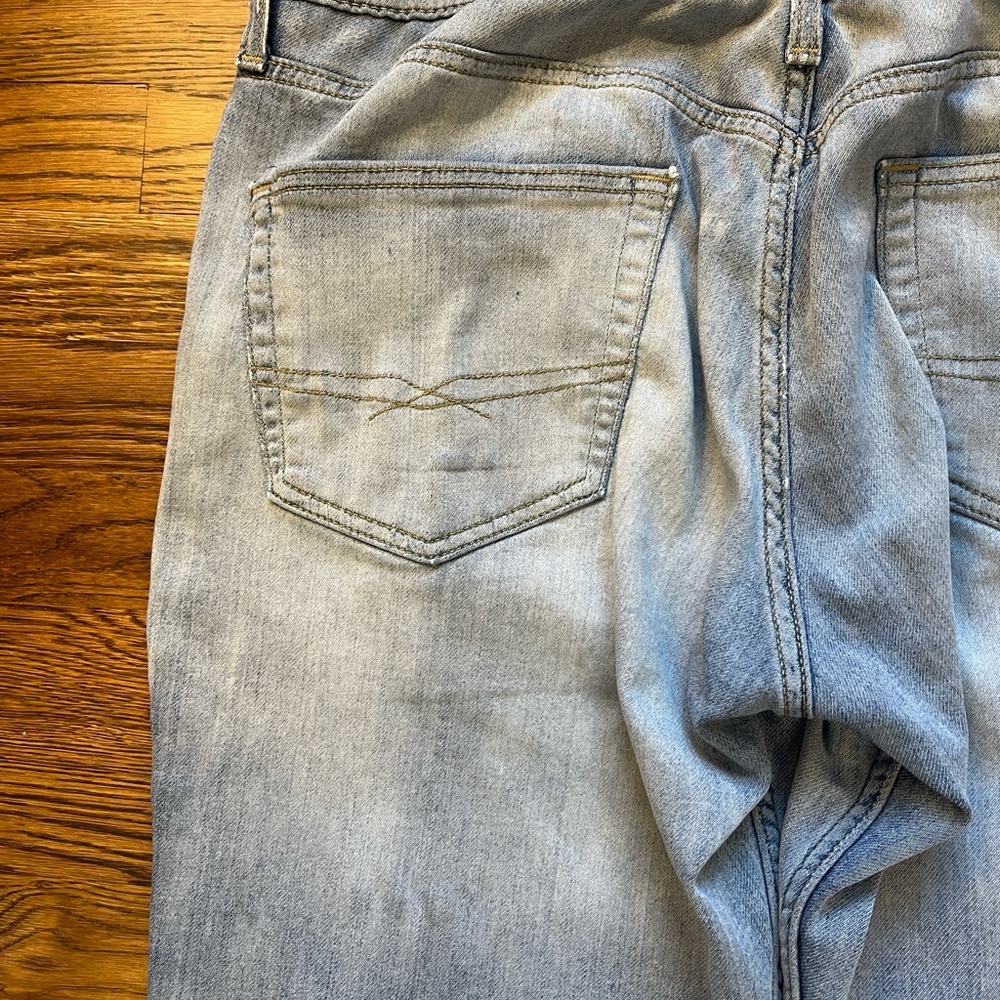 Signature Men’s Levi Strauss & Co. Distressed Denim Faded Light Wash Jeans 34x32 - Picture 10 of 16